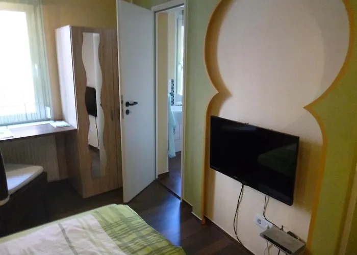 Unterm Wingert * Zell